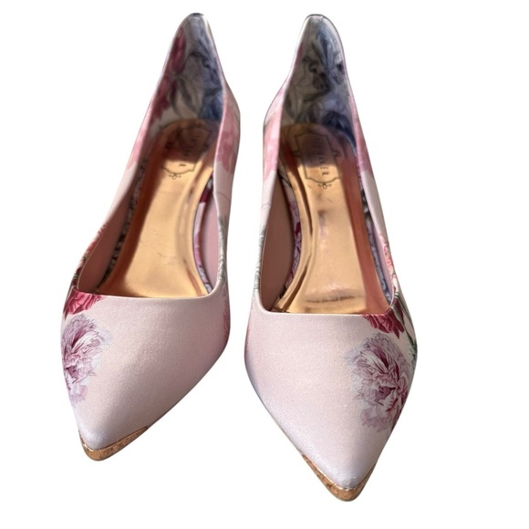 Ted Baker London Floral Satin Pointed Toe Heel Sz 38.5 US 8 Excellent Condition - Picture 3 of 8
